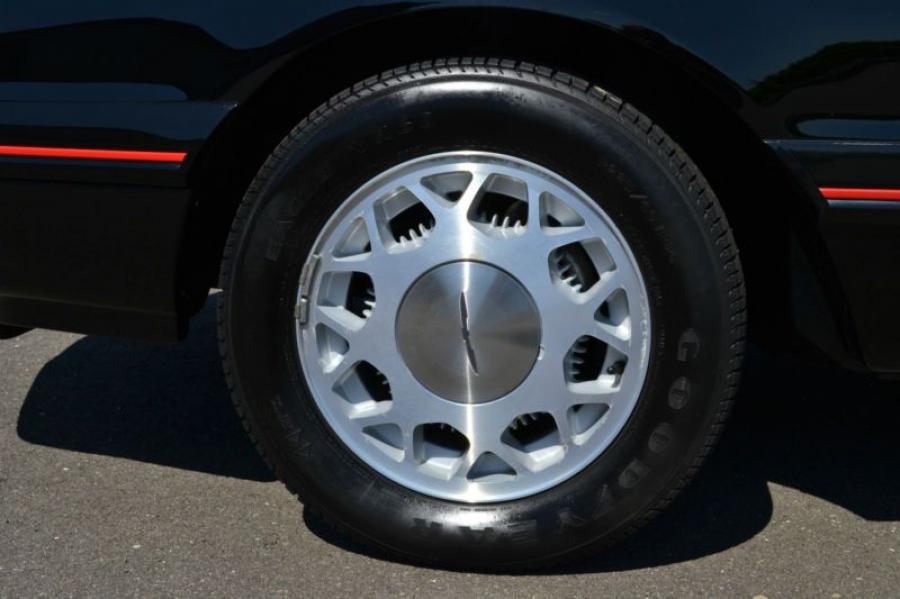  Ford Thunderbird Turbo Coupe 1987 года  (фото 2 из 17)